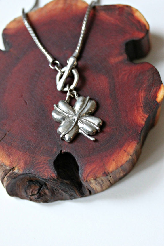 Lucky  4 leaf clover pendant toggle front chain